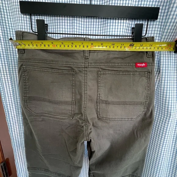 Wrangler Men's Olive Utility Cargo Pants - Dark Olive - Picture 4 of 7